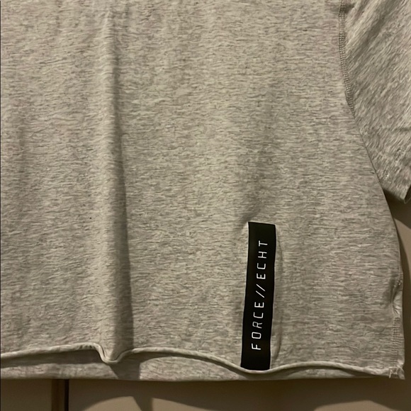 ECHT CROP TEE - Picture 2 of 4